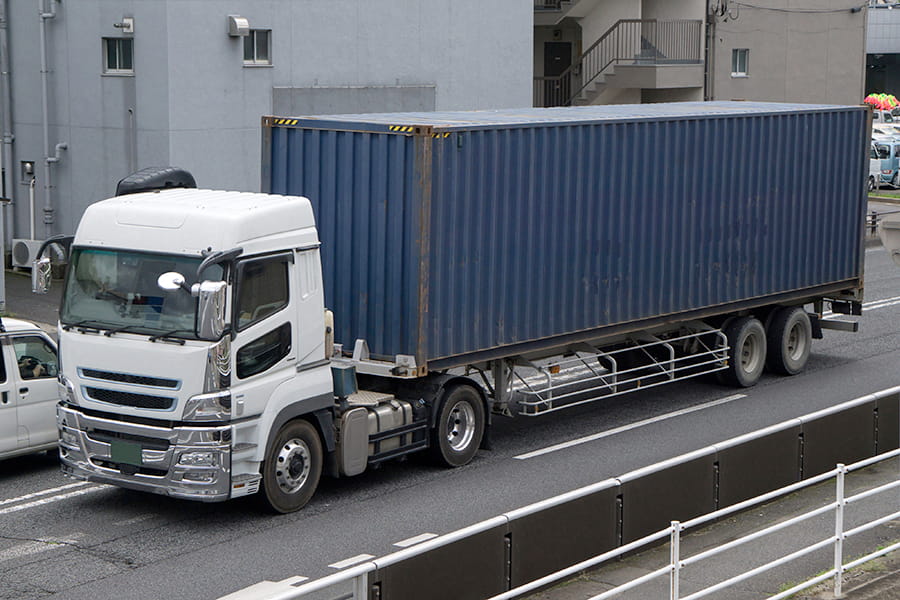 コンテナ車の修理